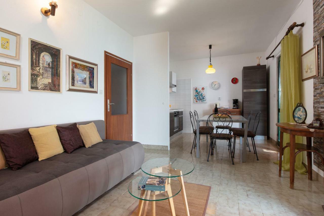 Holiday Home Barbara Trogir Buitenkant foto