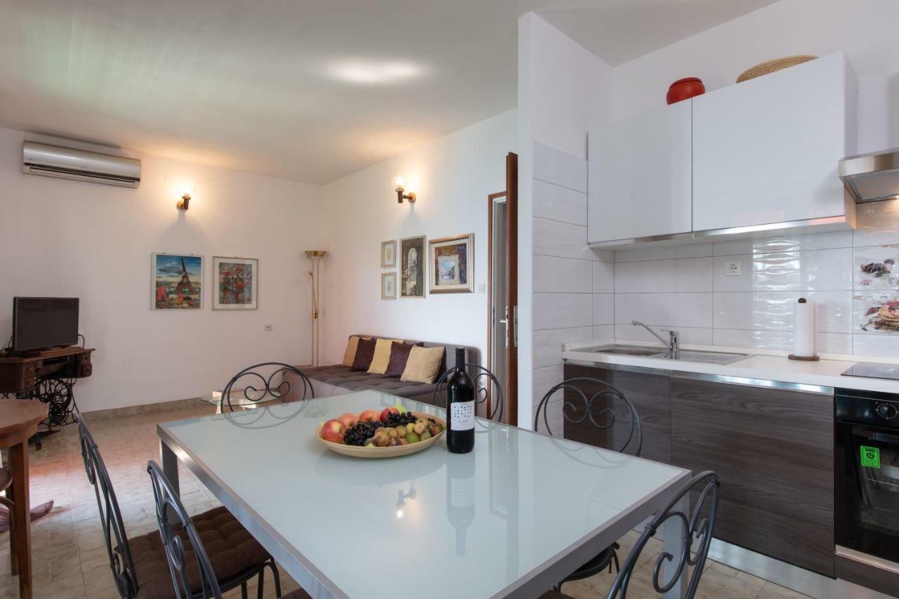 Holiday Home Barbara Trogir Buitenkant foto